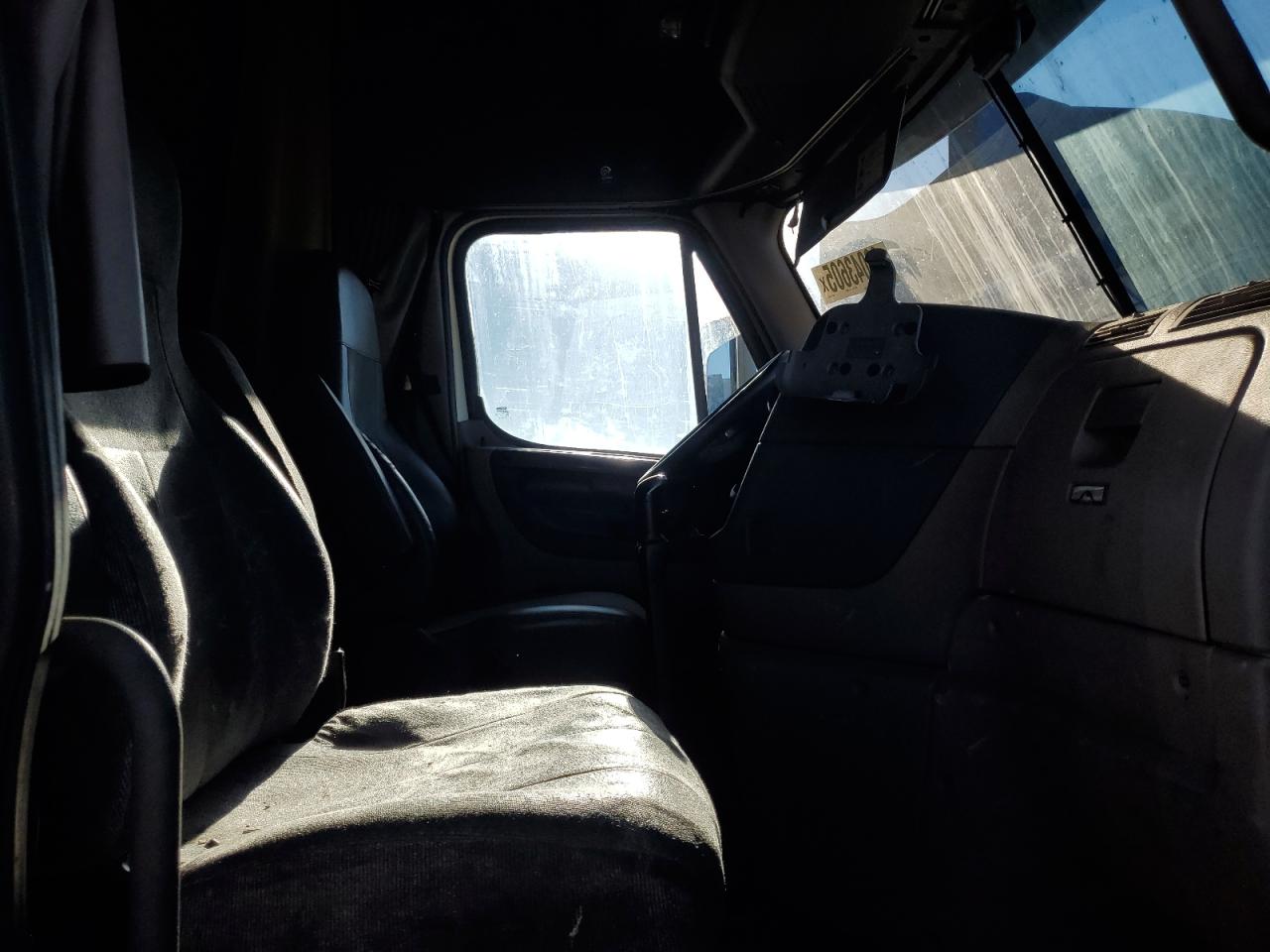 Freightliner Cascadia Image 4