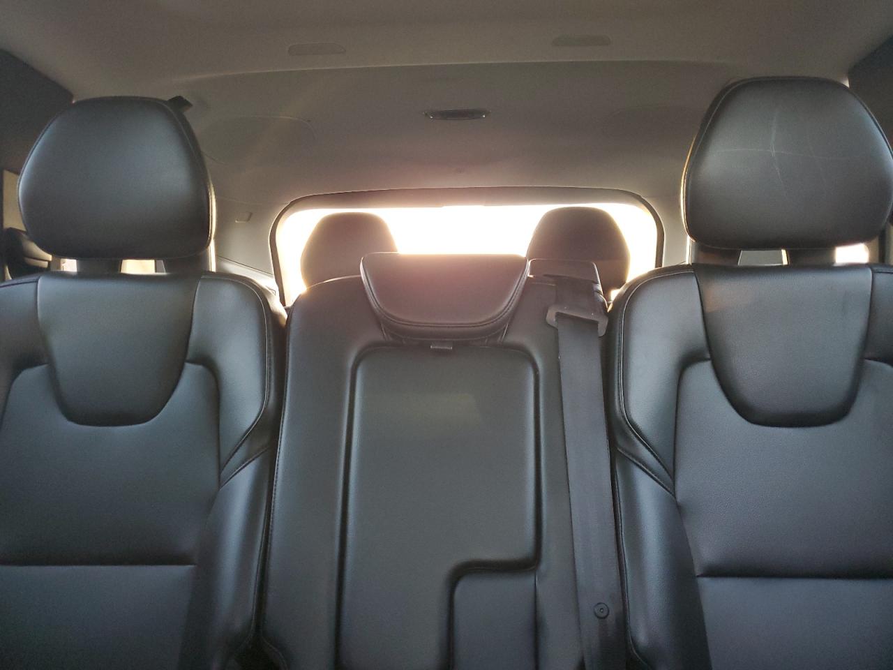 Volvo XC90 T5 Image 11
