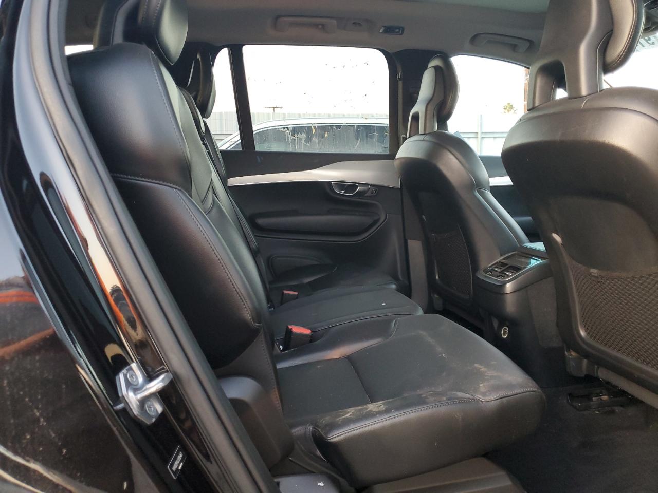 Volvo XC90 T5 Image 10