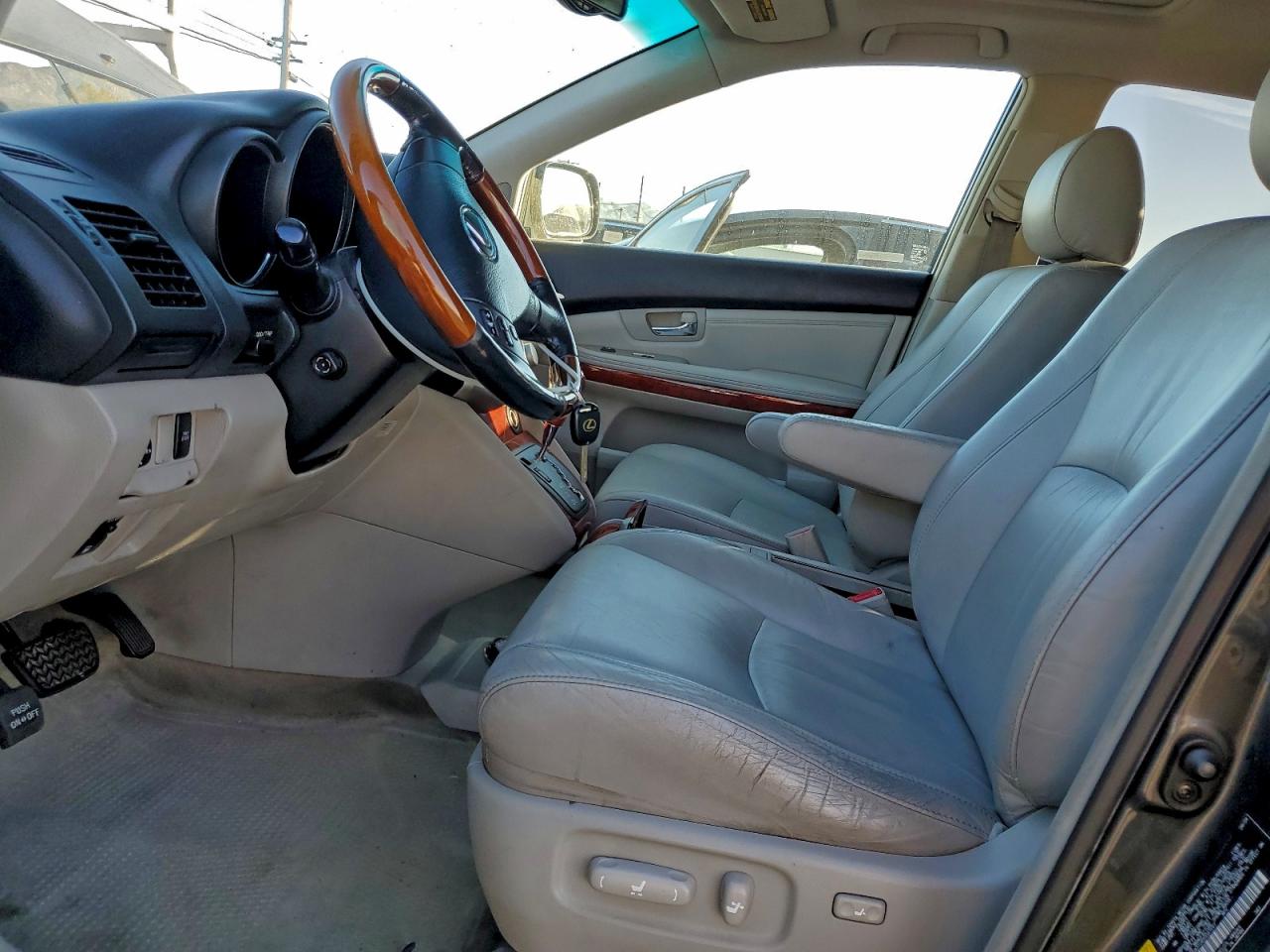 Lexus RX 330 Image 11