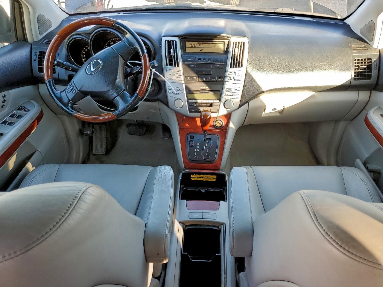 Lexus RX 330 Image 12