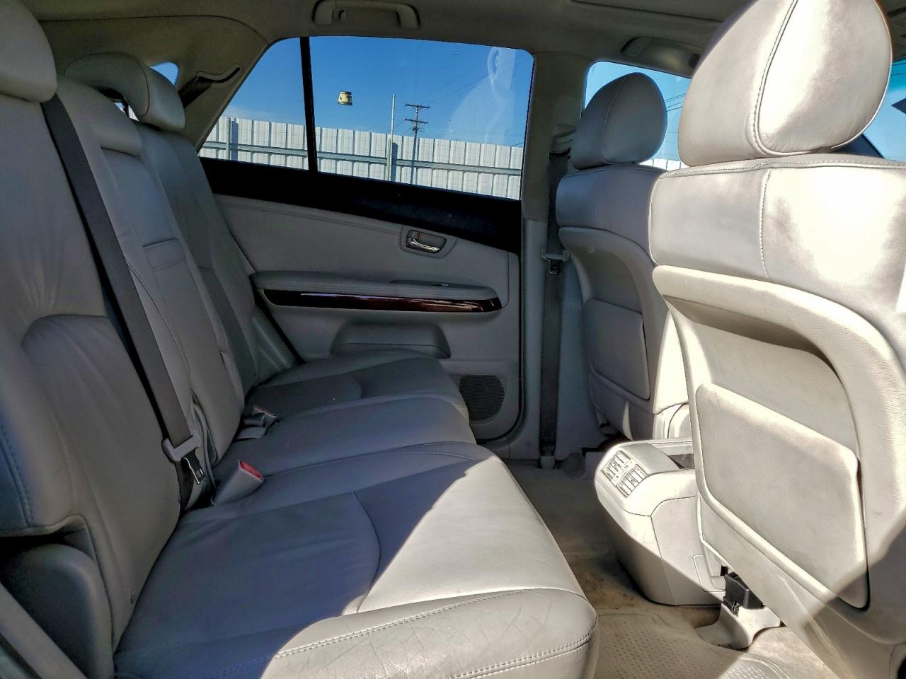 Lexus RX 330 Image 6