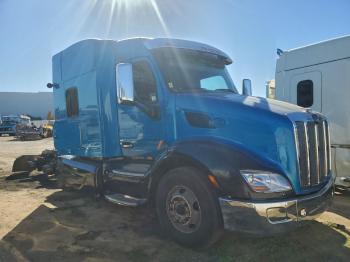  Salvage Peterbilt 579