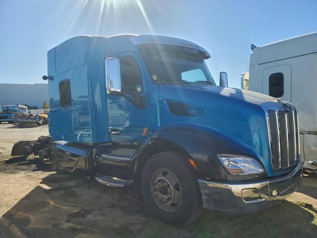  Salvage Peterbilt 579