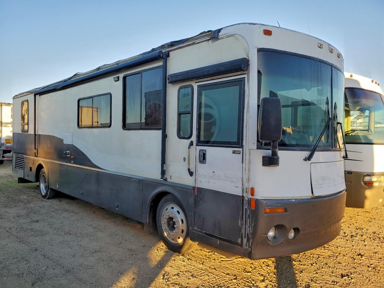 Winnebago Journey X Line Motor Home Image 1