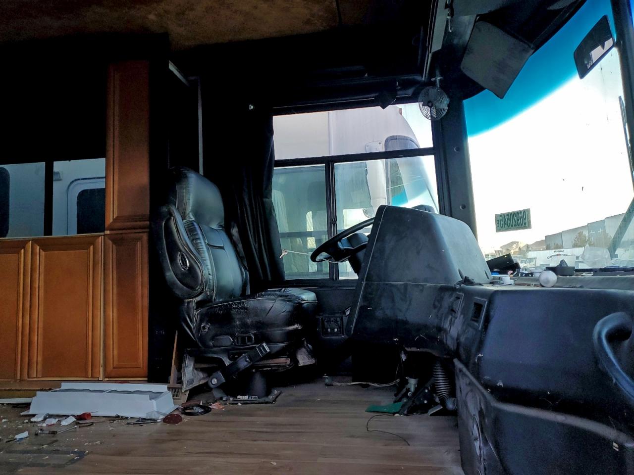 Winnebago Journey X Line Motor Home Image 3