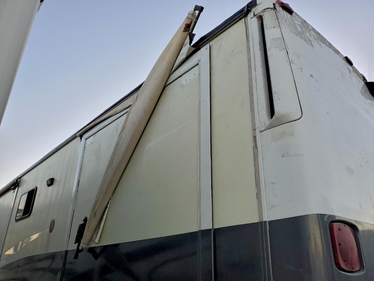 Winnebago Journey X Line Motor Home Image 6