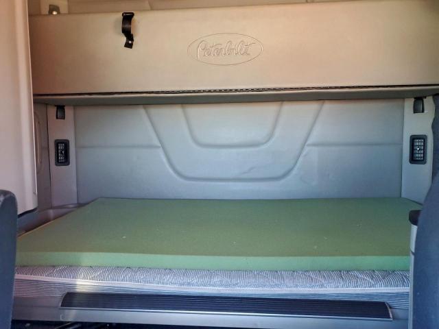 Peterbilt 579 Image 4