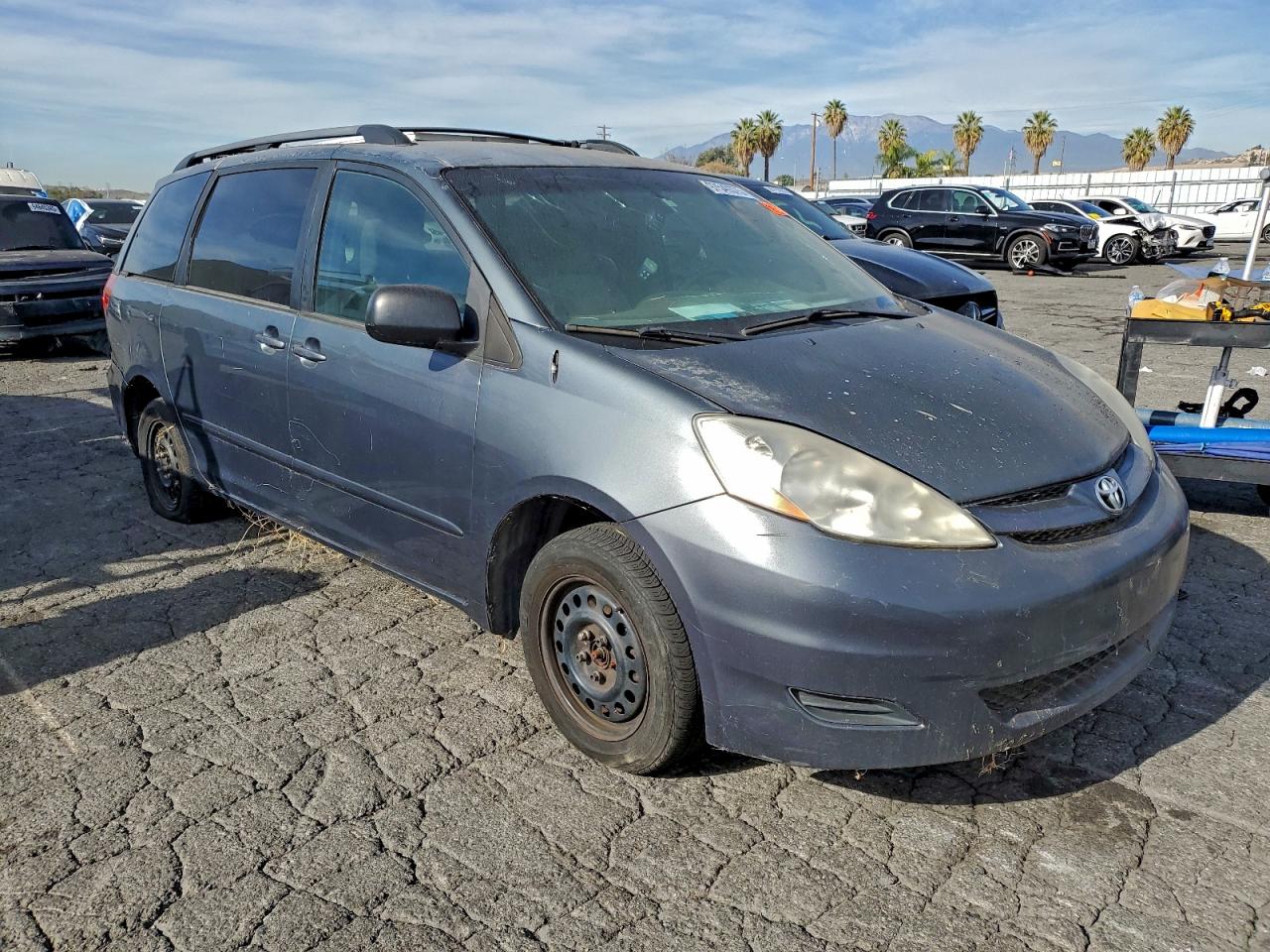 Toyota Sienna Ce Image 13