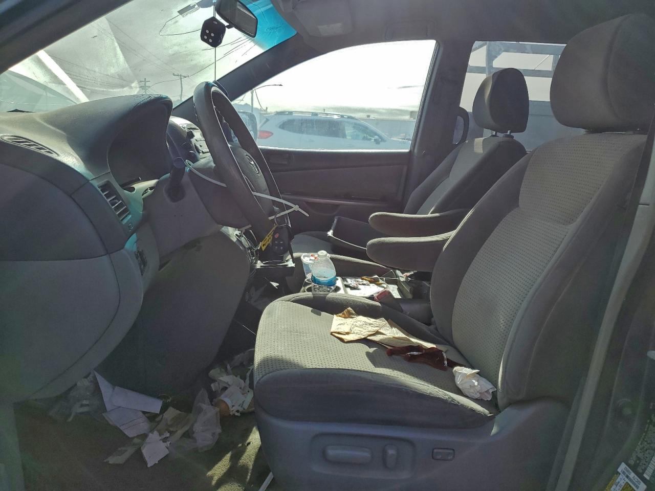 Toyota Sienna Ce Image 11