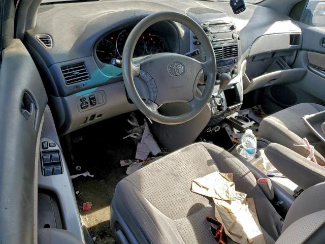 Toyota Sienna Ce Image 10