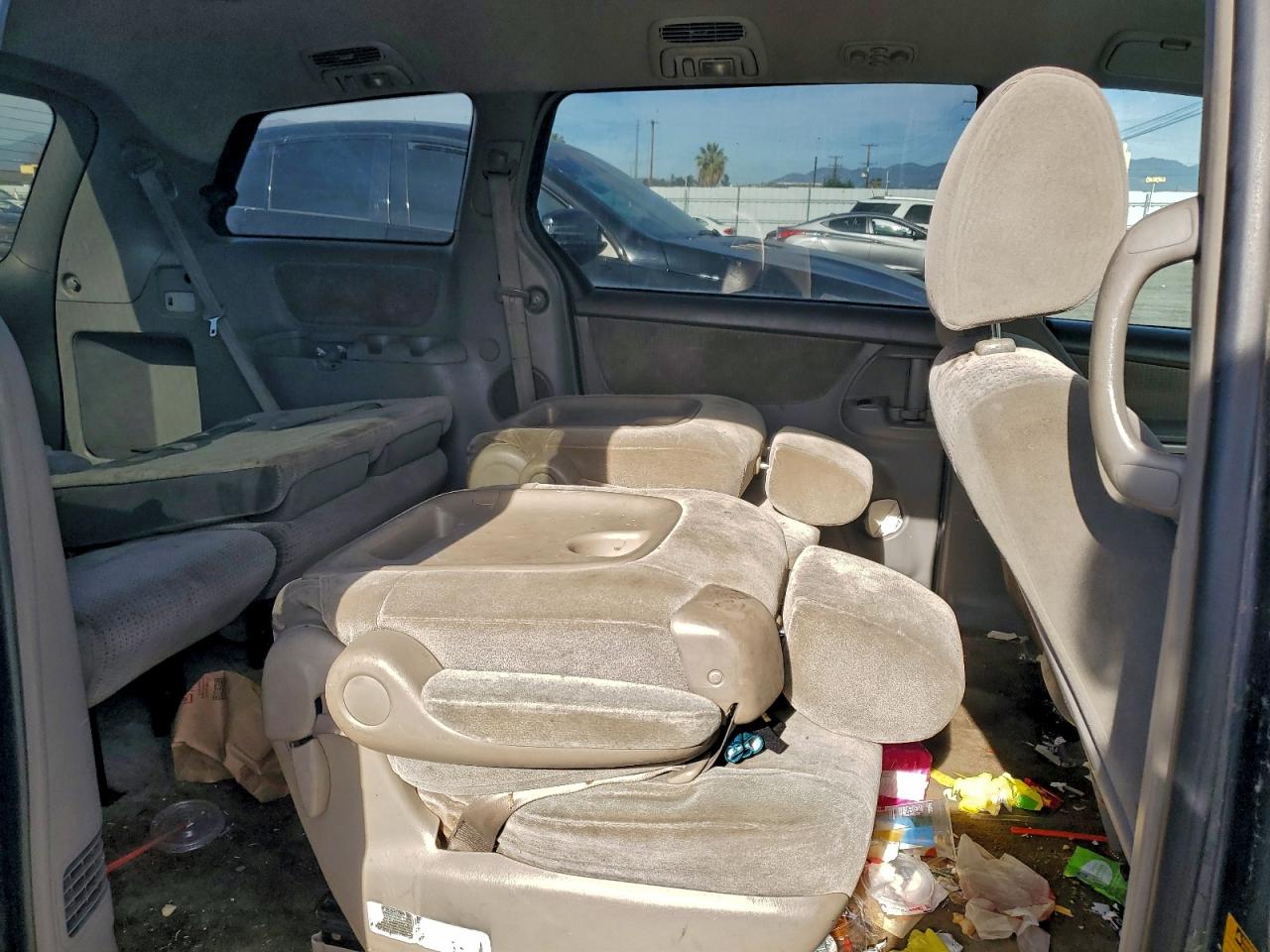 Toyota Sienna Ce Image 4