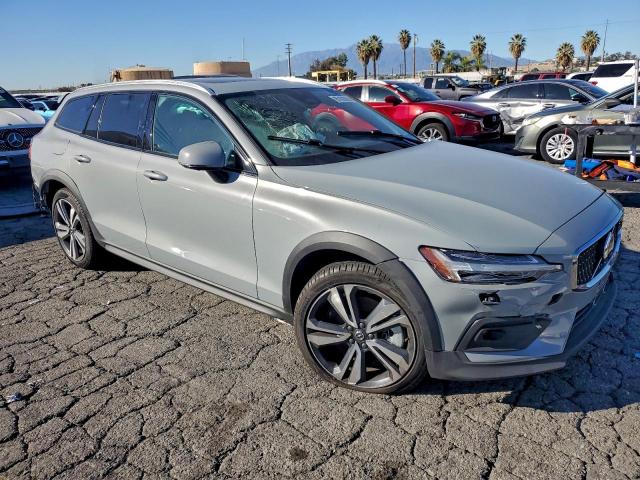 Volvo V60 Plus Image 2