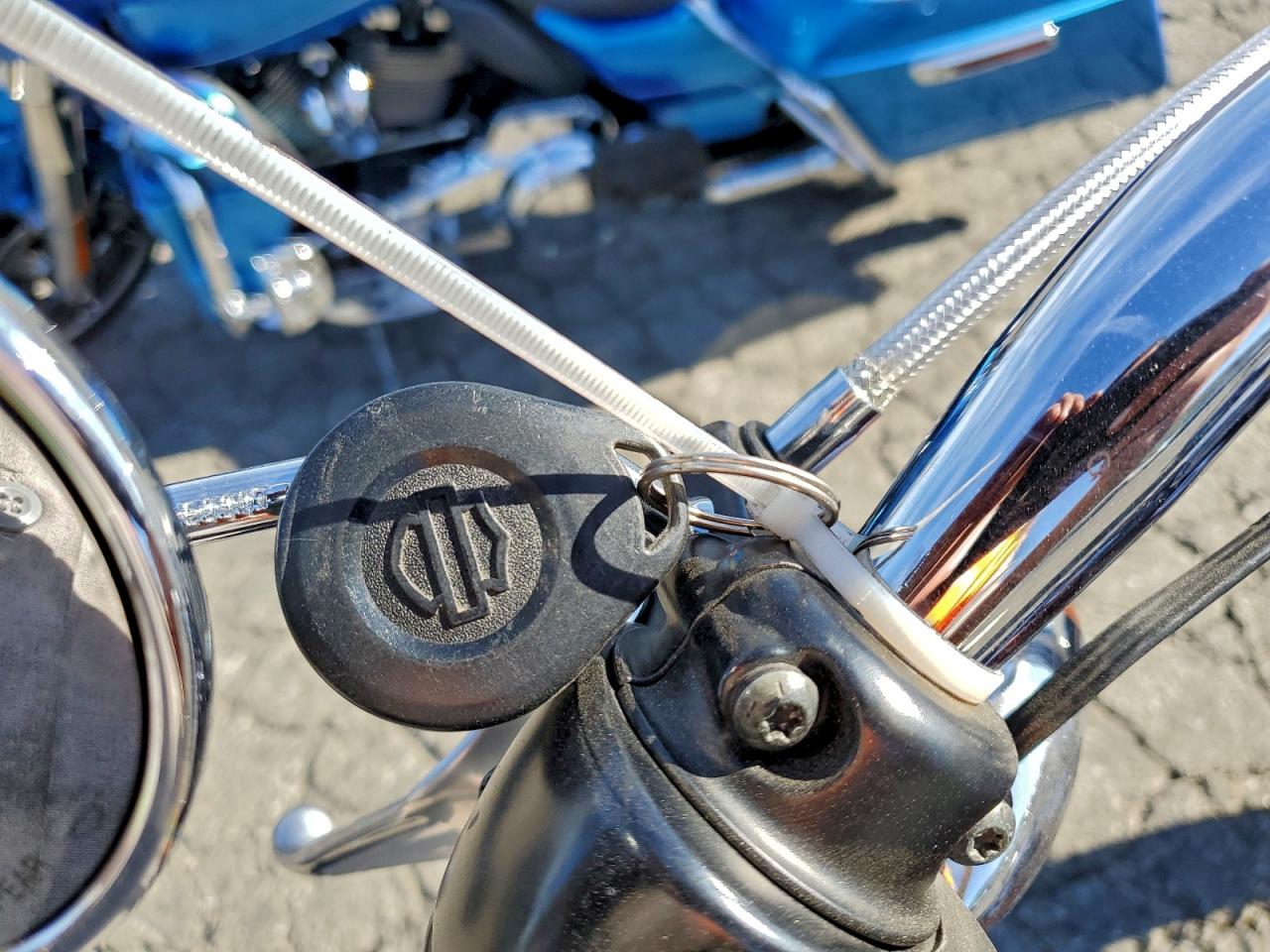 Harley-Davidson Fl Softail Deluxe Image 3