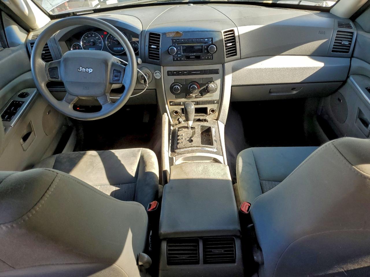 Jeep Grand Cherokee Laredo Image 13