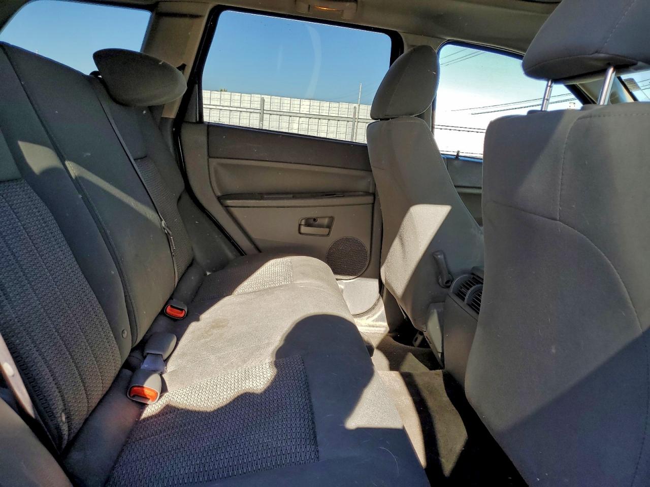 Jeep Grand Cherokee Laredo Image 6