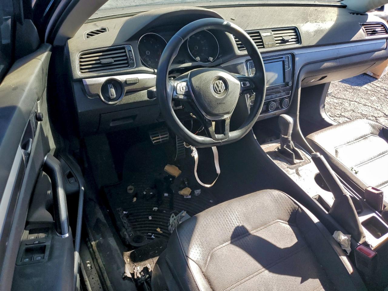 Volkswagen Passat S Image 6