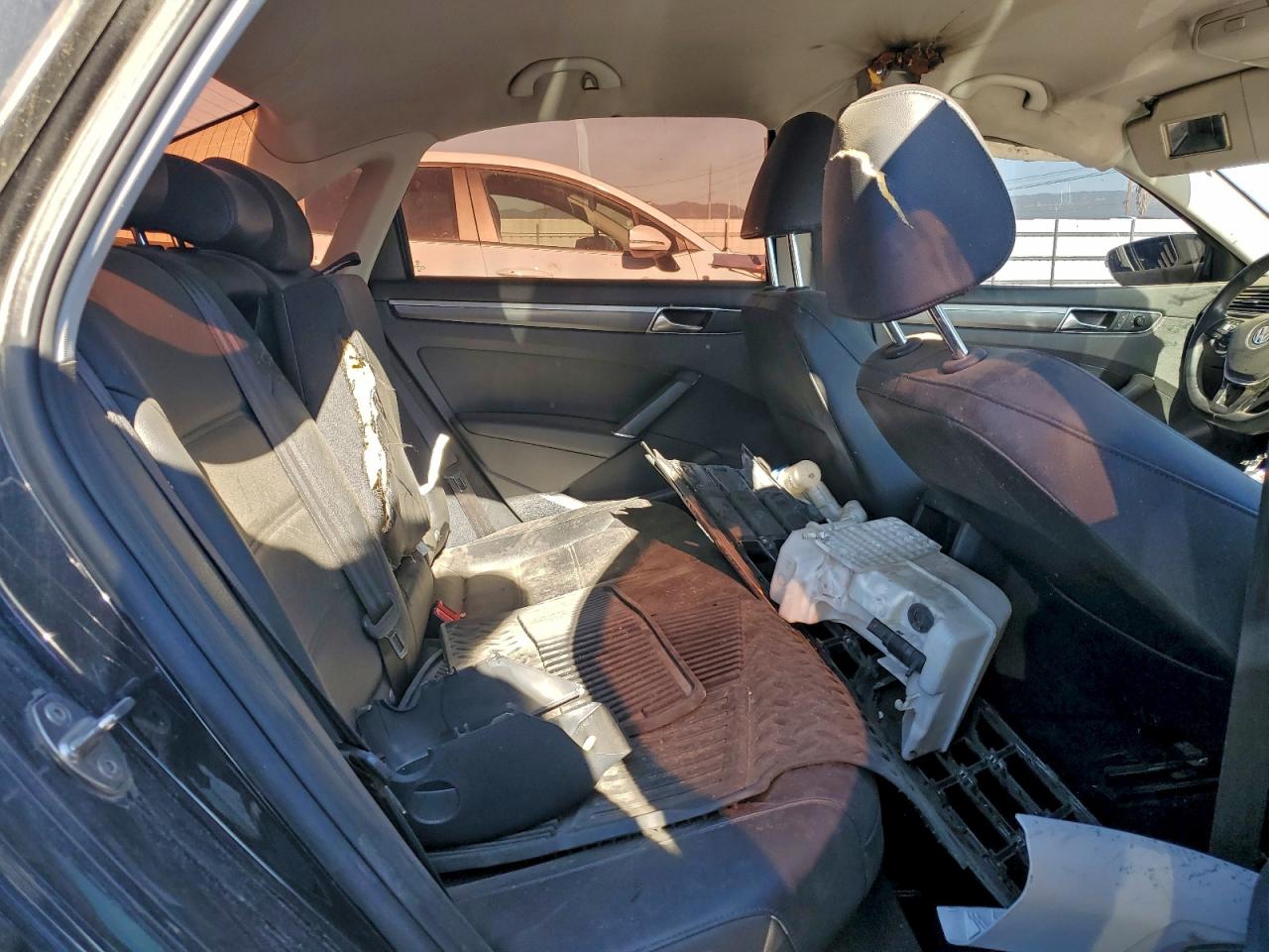 Volkswagen Passat S Image 2