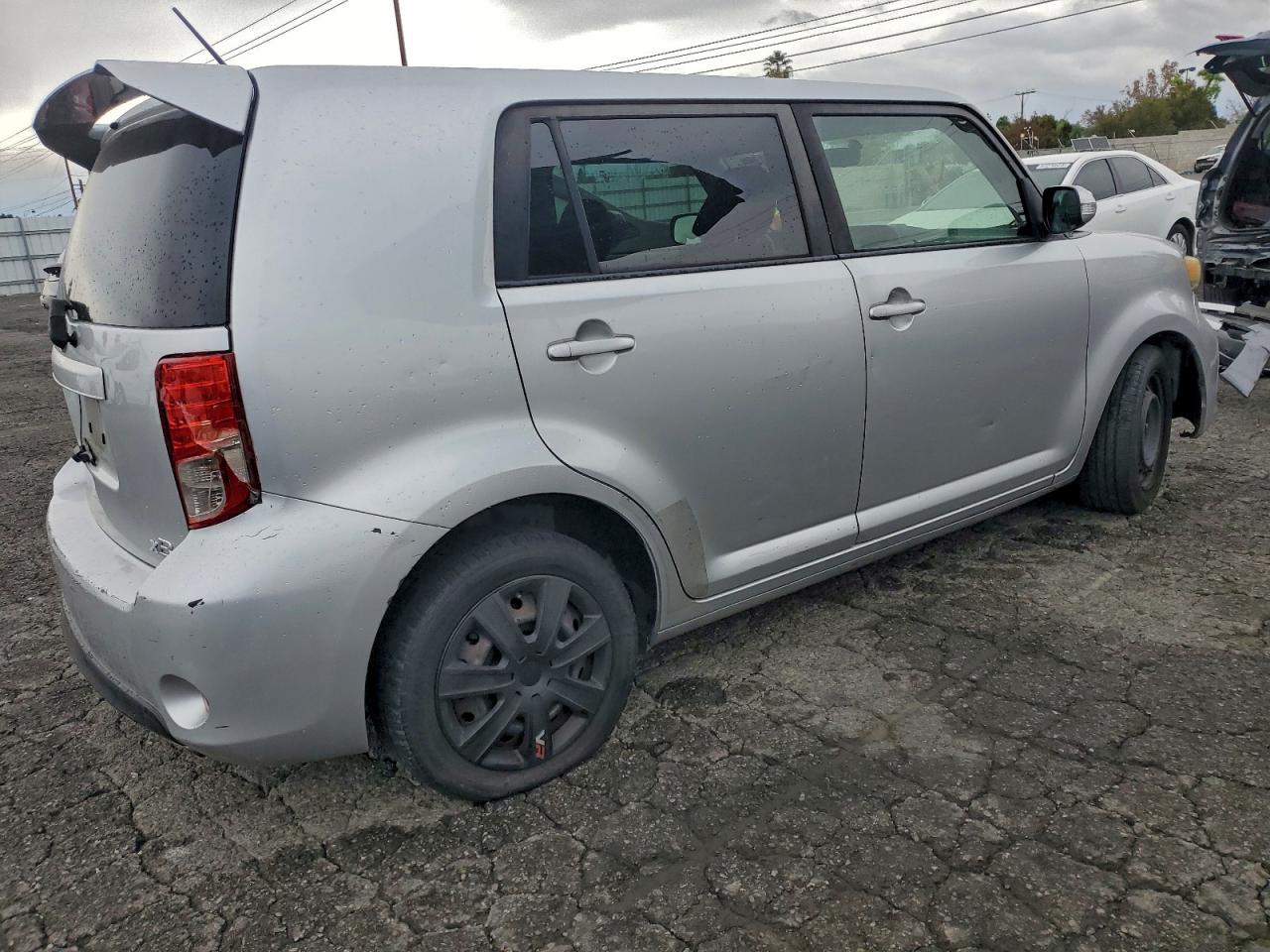 Toyota Scion Image 5