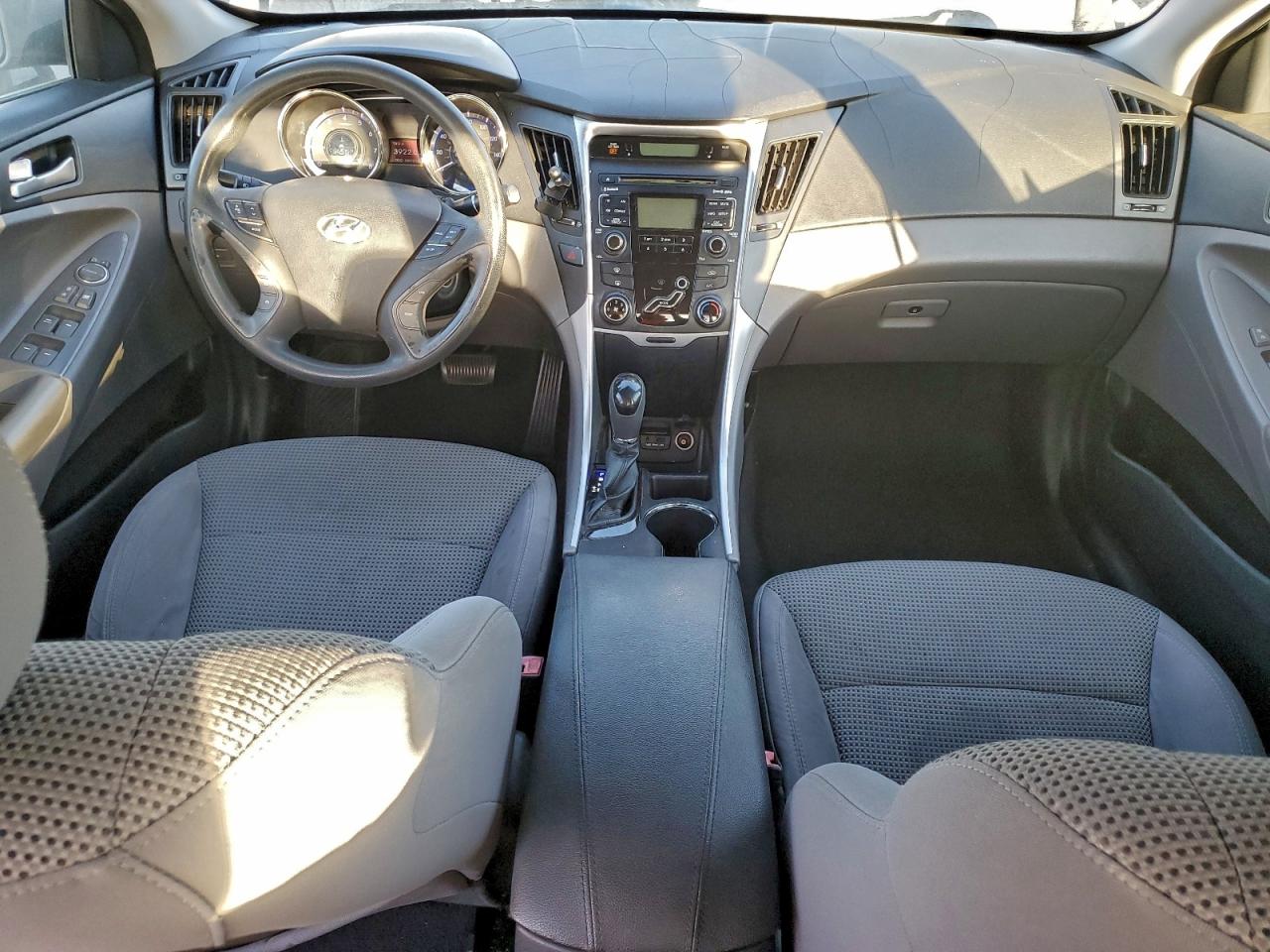 Hyundai SONATA Gls Image 2