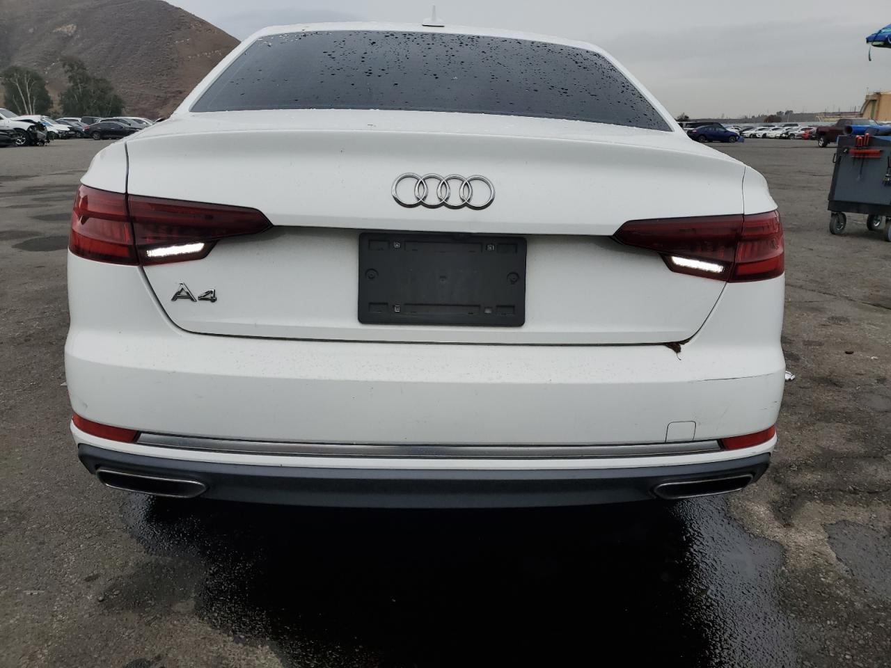 Audi A4 Premium Image 8
