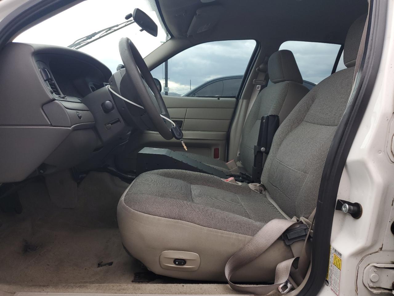 Ford Crown Vic Police Interceptor Image 10