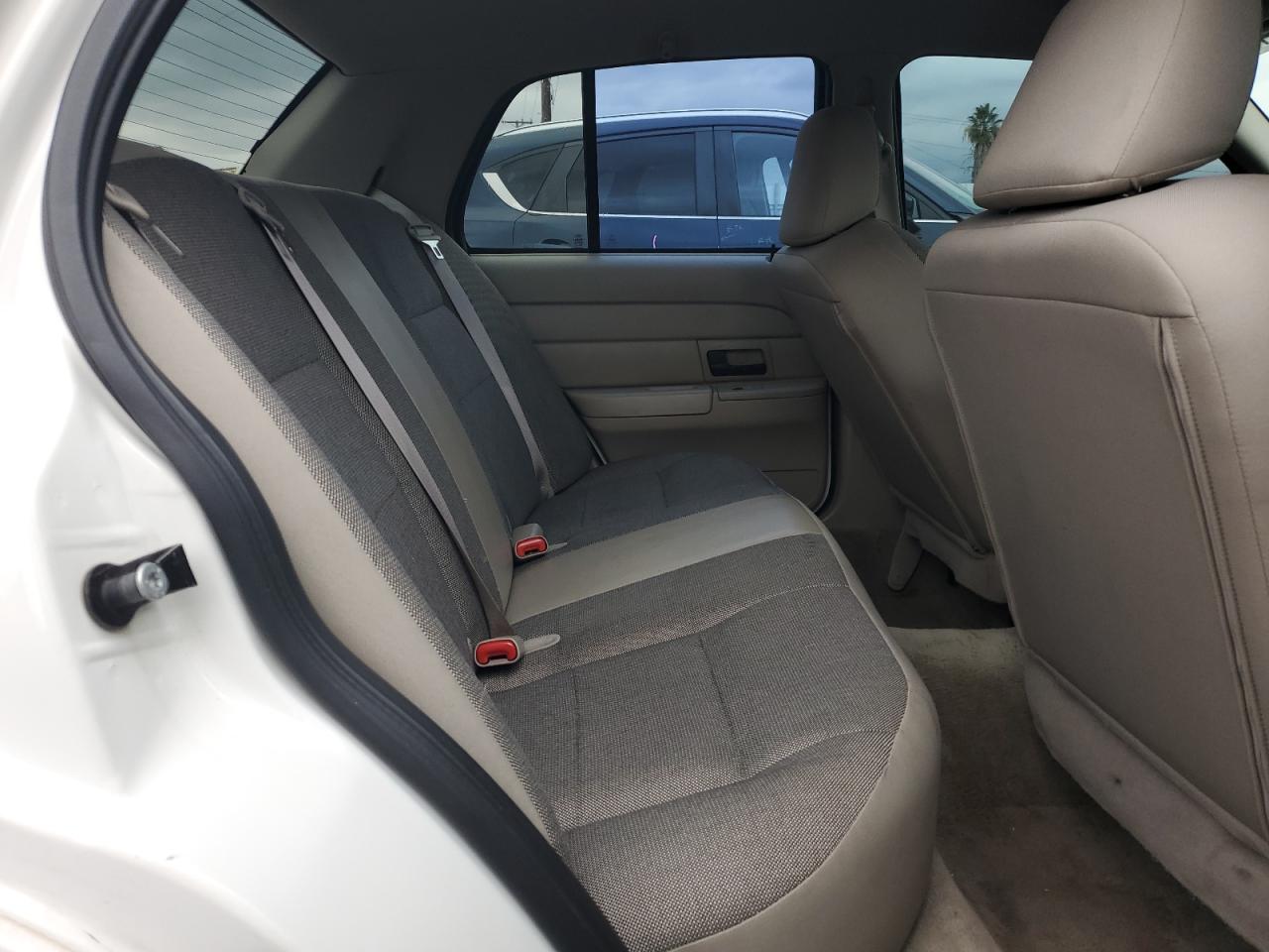 Ford Crown Vic Police Interceptor Image 6