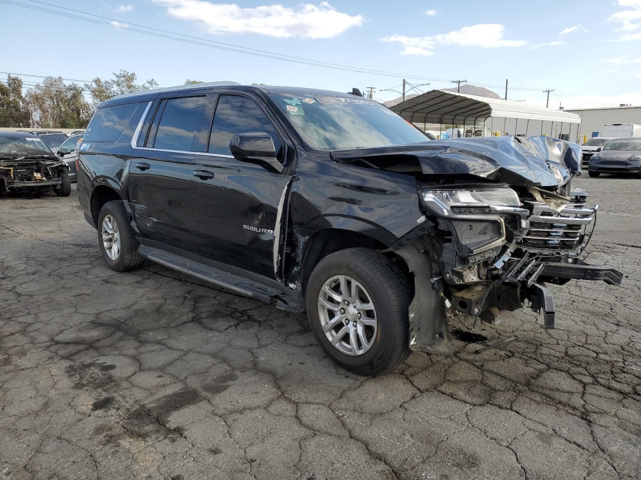 Chevrolet Suburban C1500 Lt Image 5
