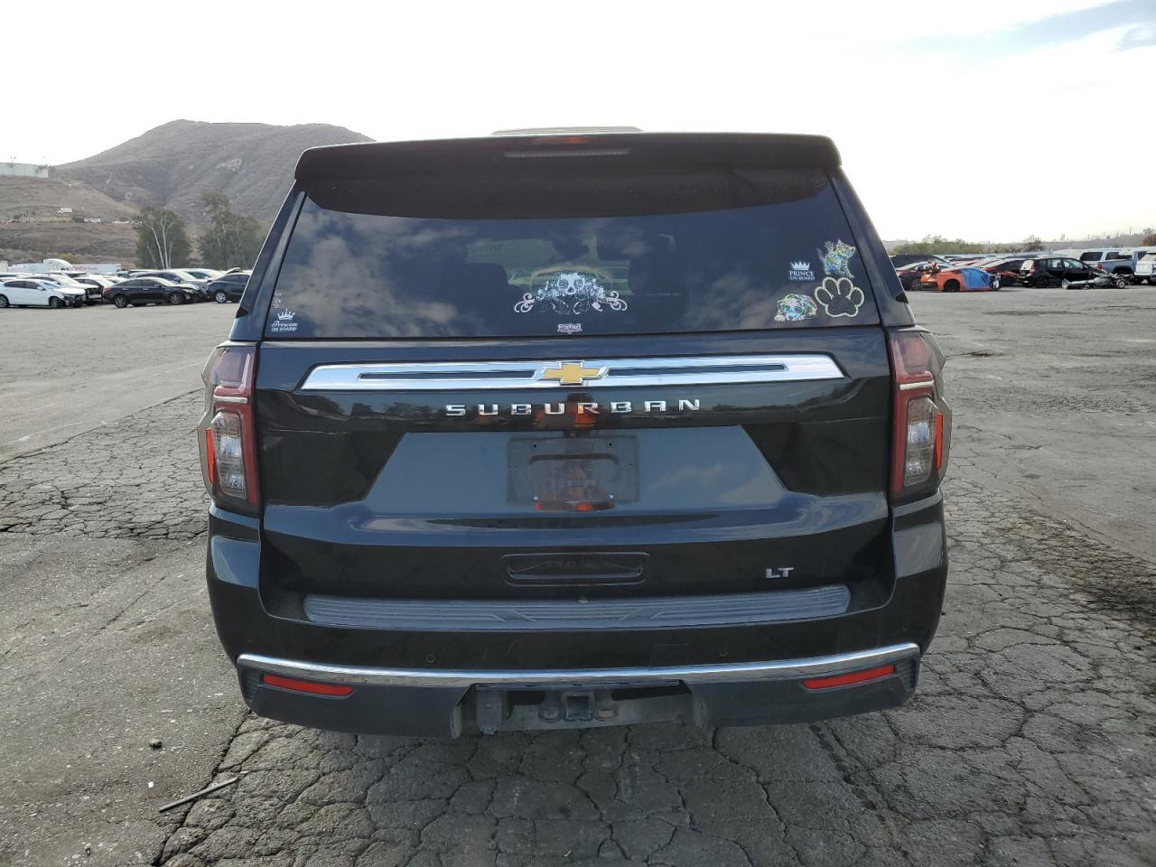 Chevrolet Suburban C1500 Lt Image 13