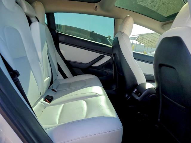 Tesla Model 3 Image 10