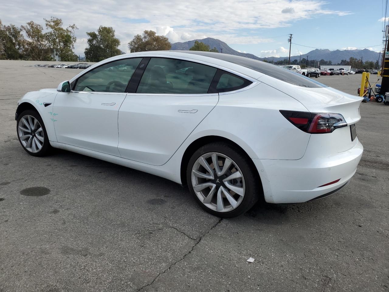 Tesla Model 3 Image 4