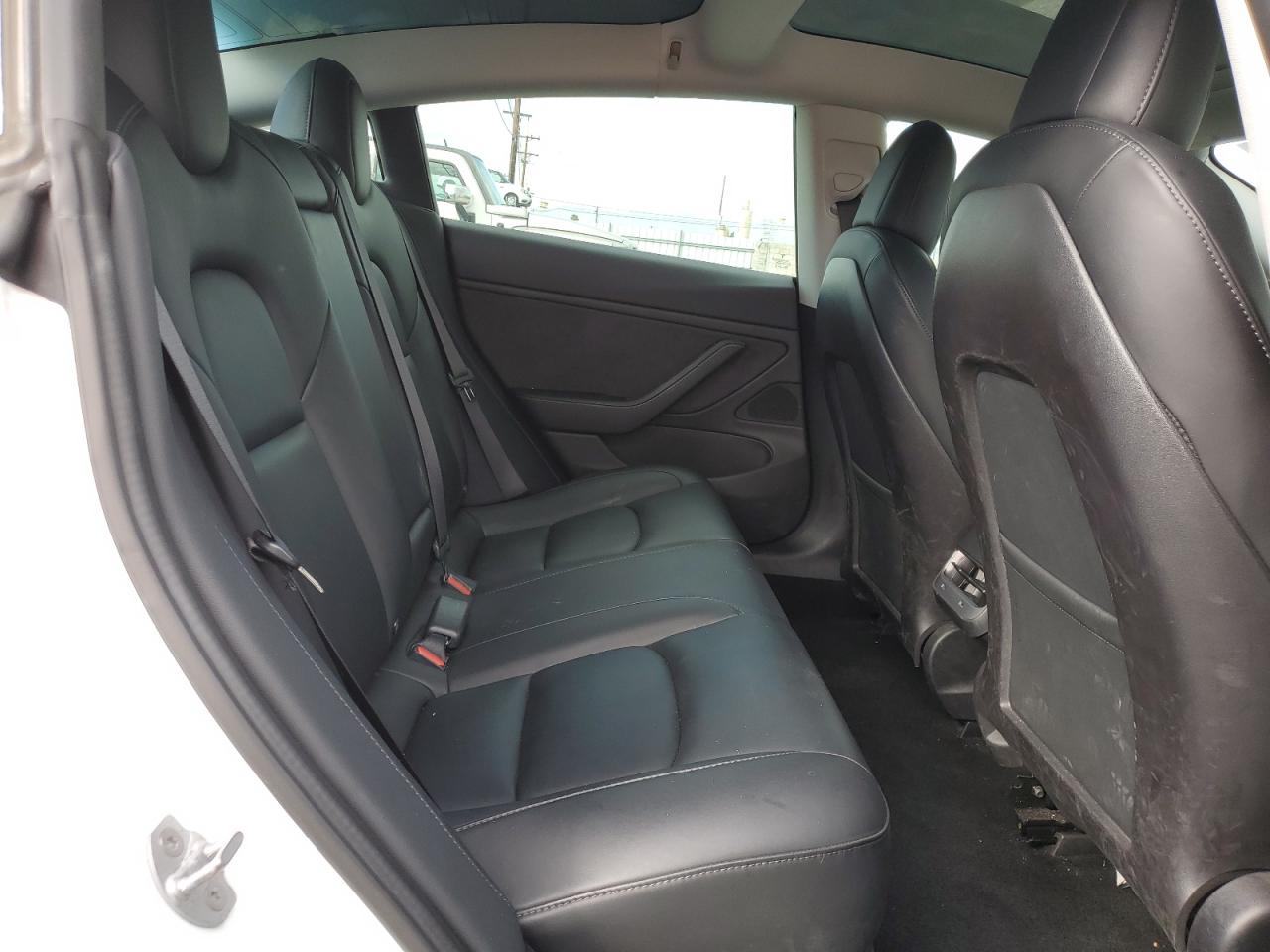 Tesla Model 3 Image 8