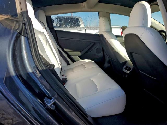 Tesla Model 3 Image 6