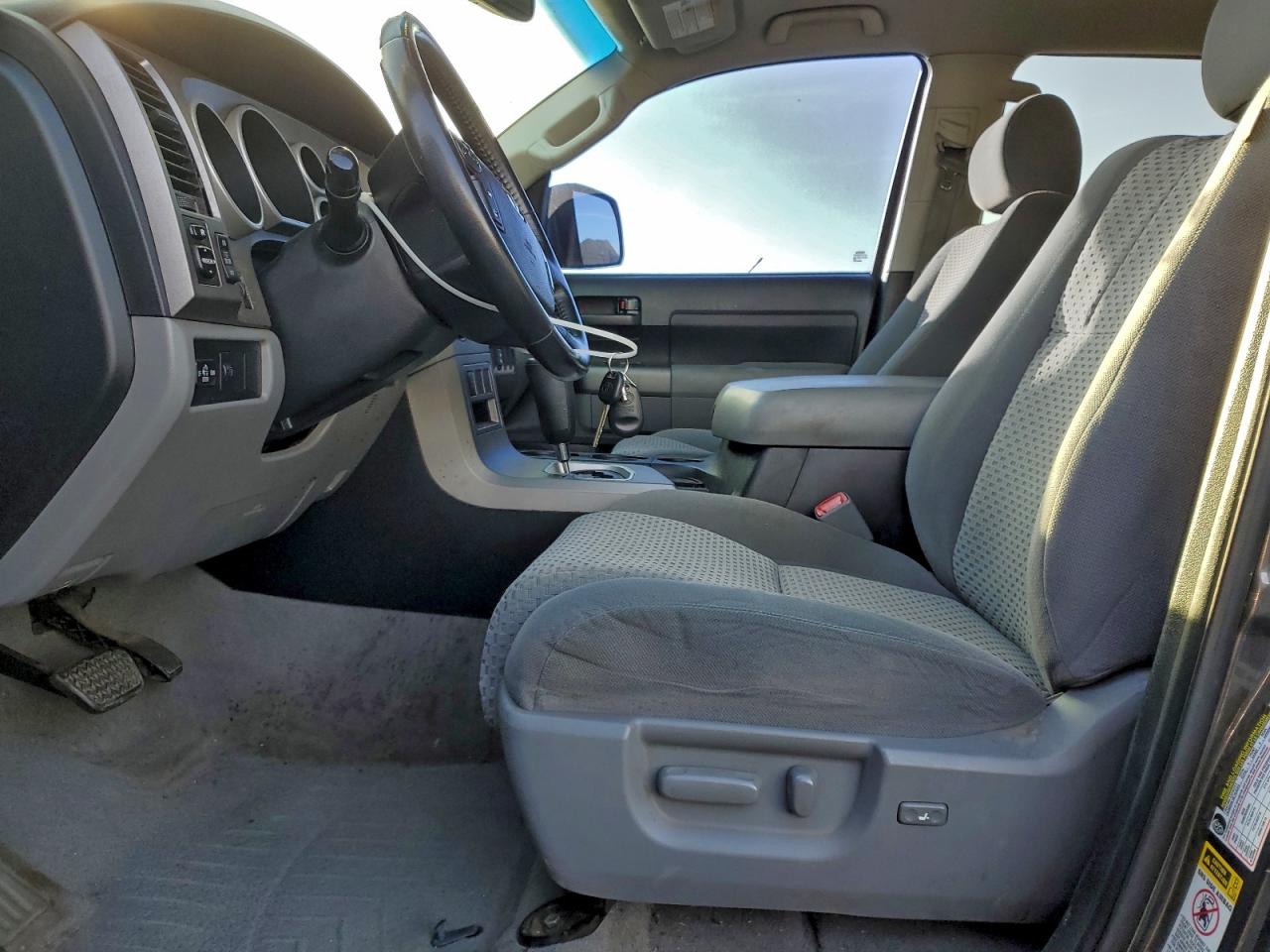 Toyota Tundra Crewmax Sr5 Image 2