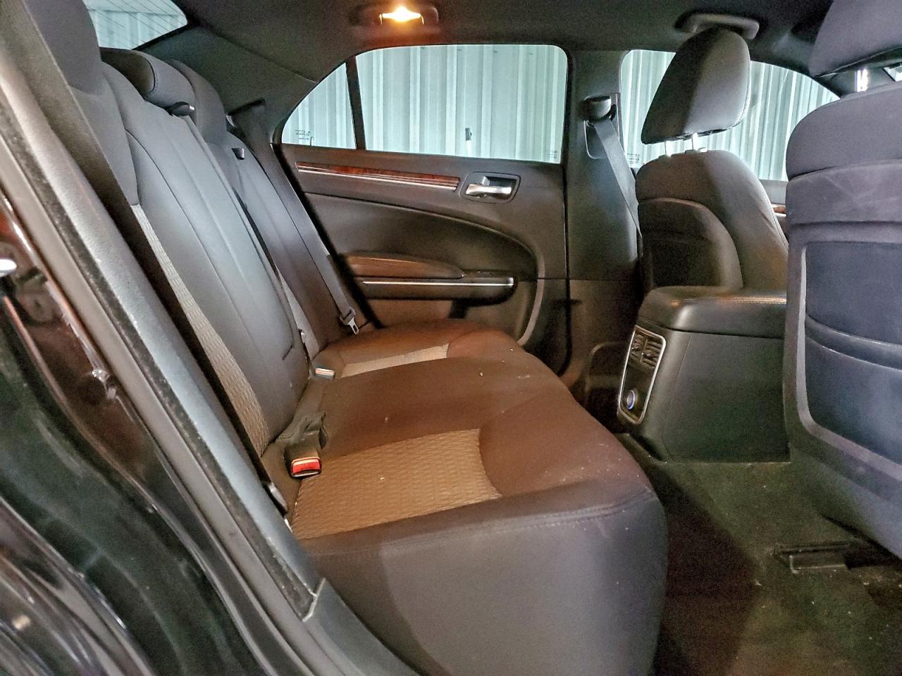 Chrysler 300 Image 8