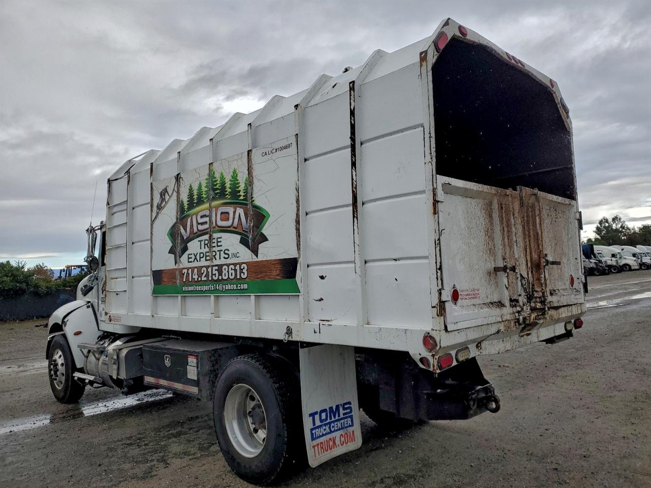 Peterbilt 337 Image 3