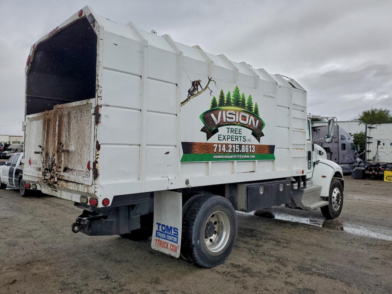 Peterbilt 337 Image 4