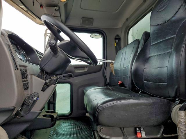 Peterbilt 337 Image 2