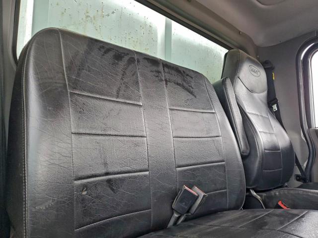 Peterbilt 337 Image 8