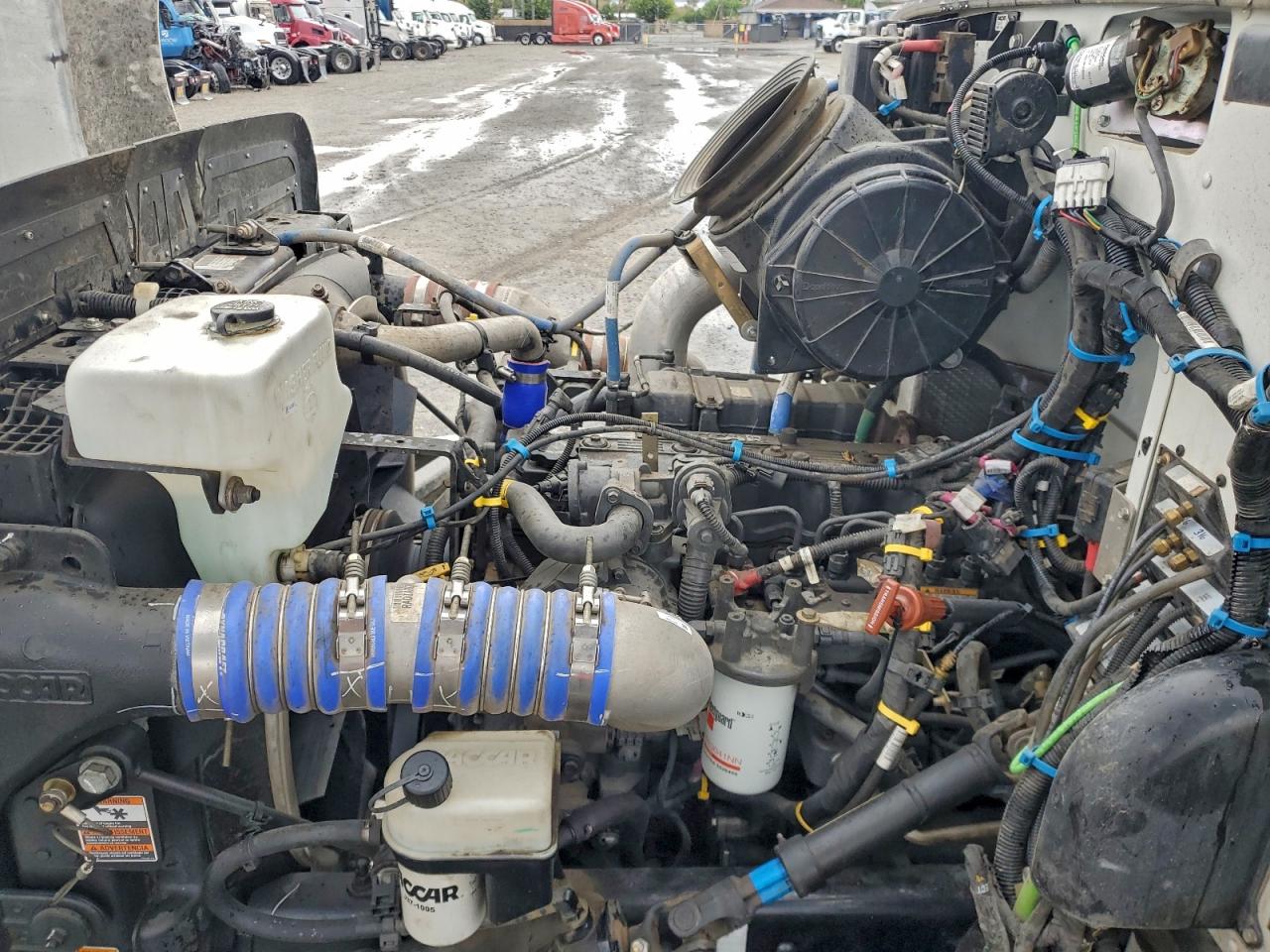 Peterbilt 337 Image 9