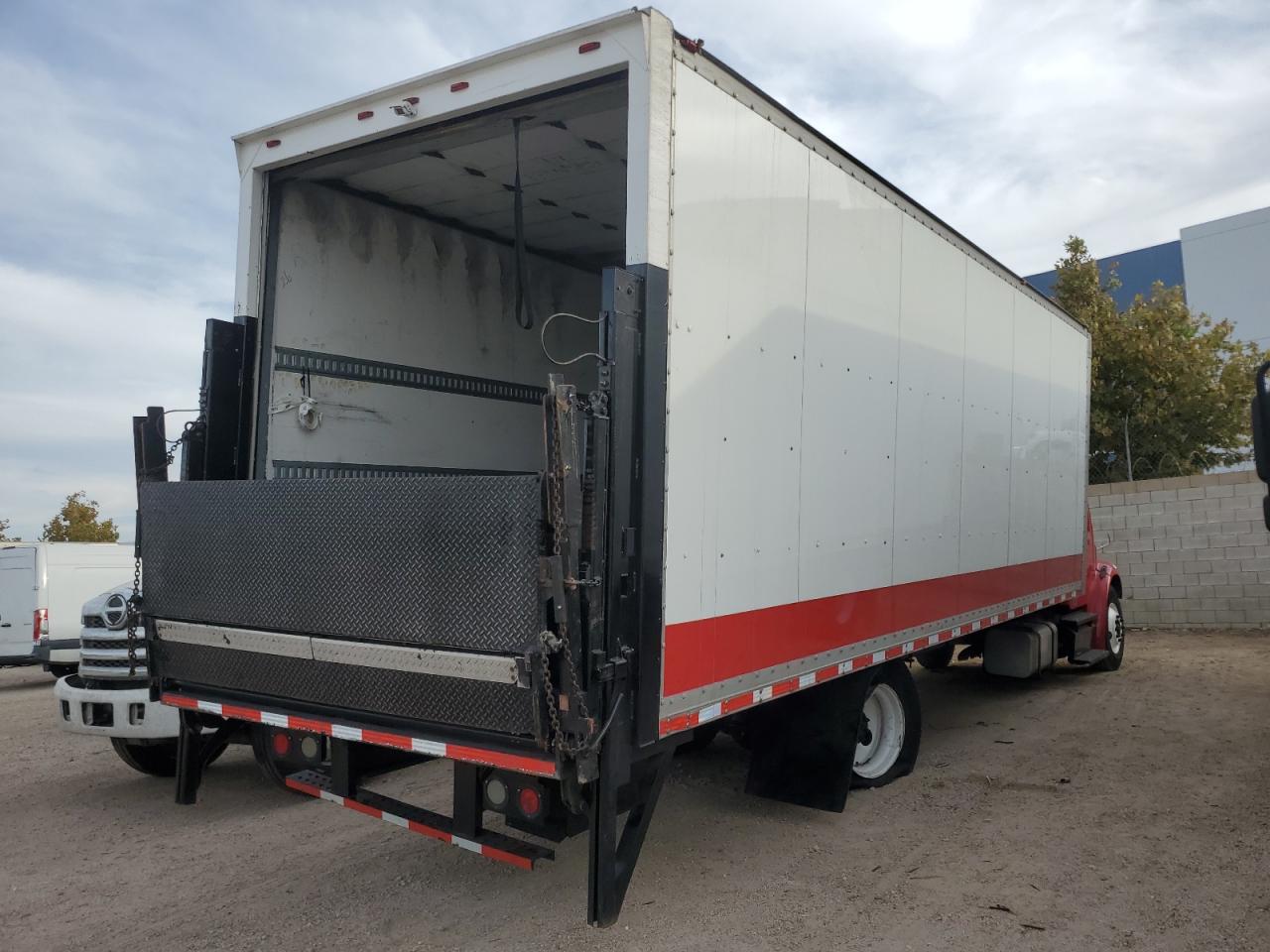 Freightliner M2 106 Medium Duty Image 3