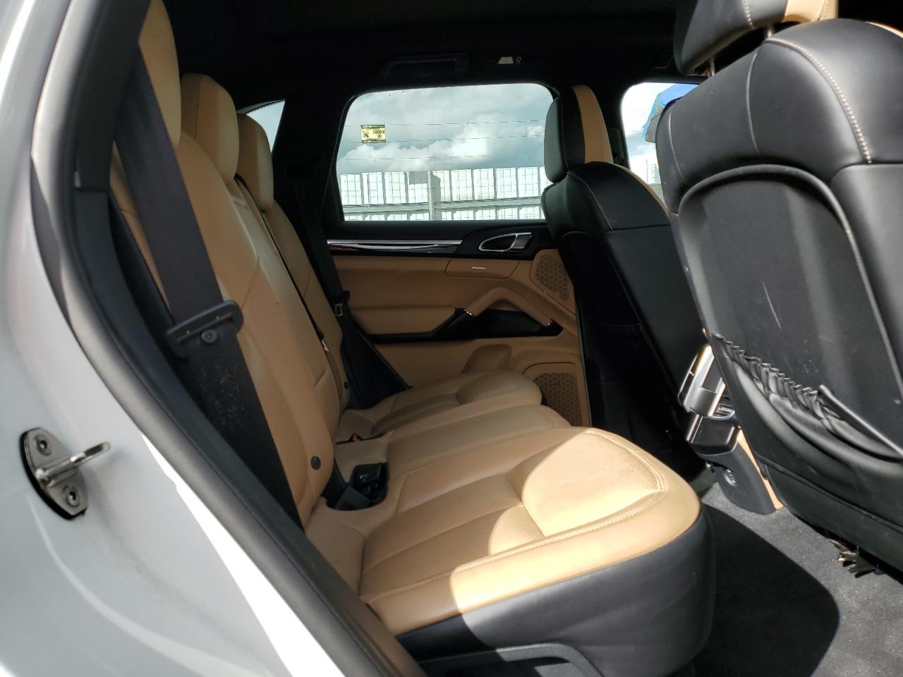 Porsche Cayenne Image 13