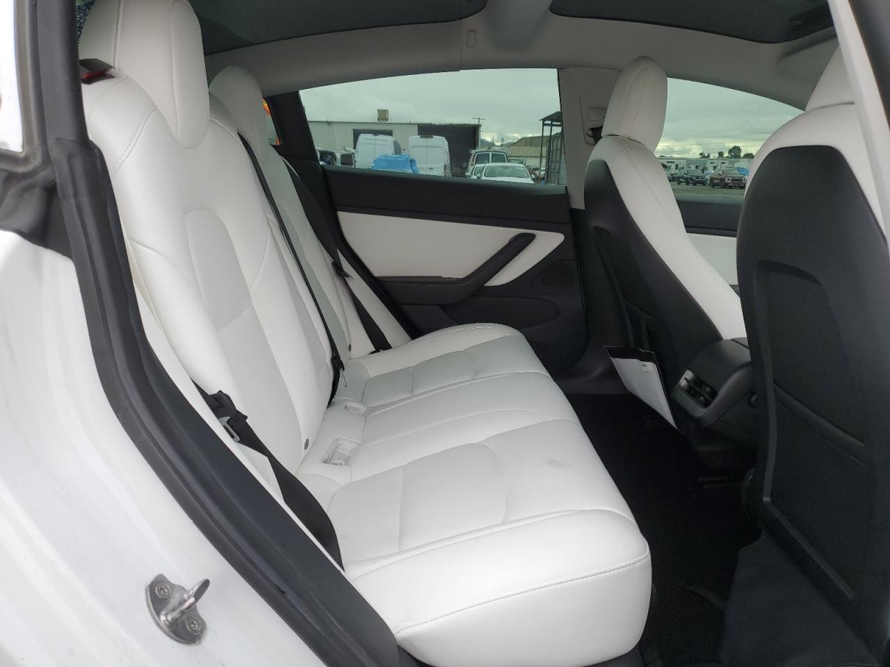 Tesla Model 3 Image 8