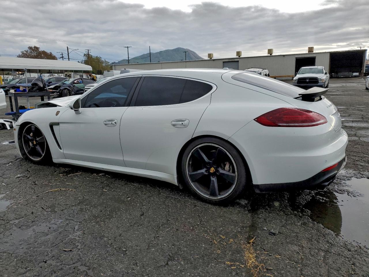 Porsche Panamera S Image 3