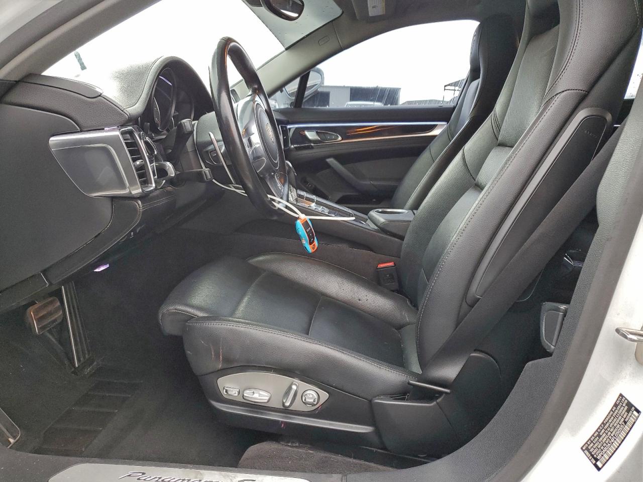 Porsche Panamera S Image 2