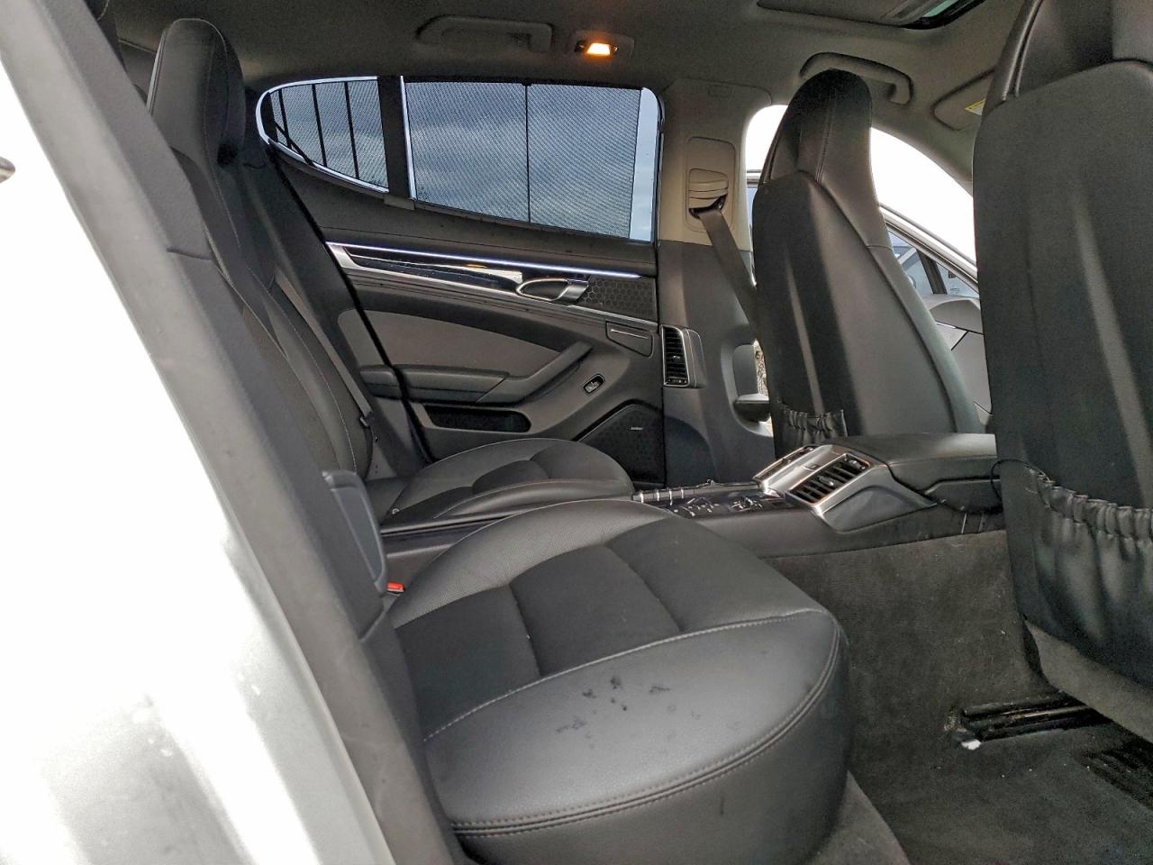 Porsche Panamera S Image 10