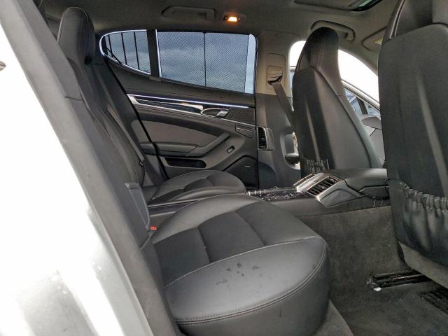 Porsche Panamera S Image 10