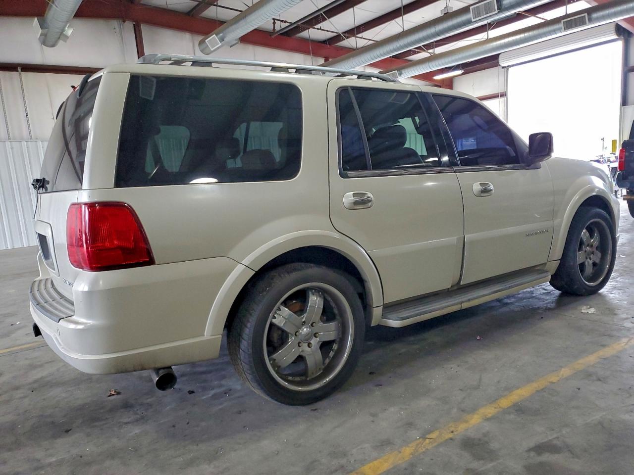 Lincoln Navigator Image 3