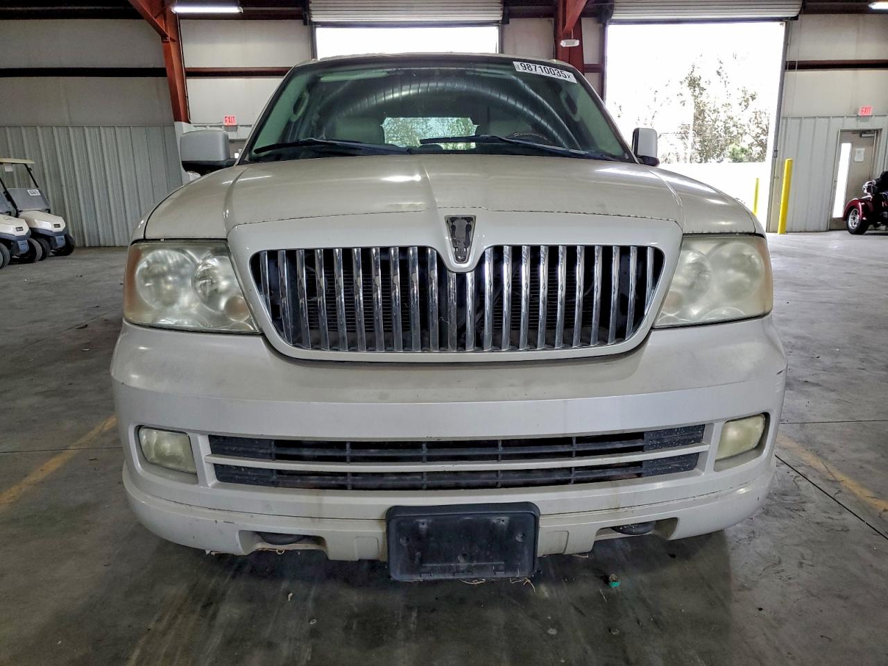 Lincoln Navigator Image 5