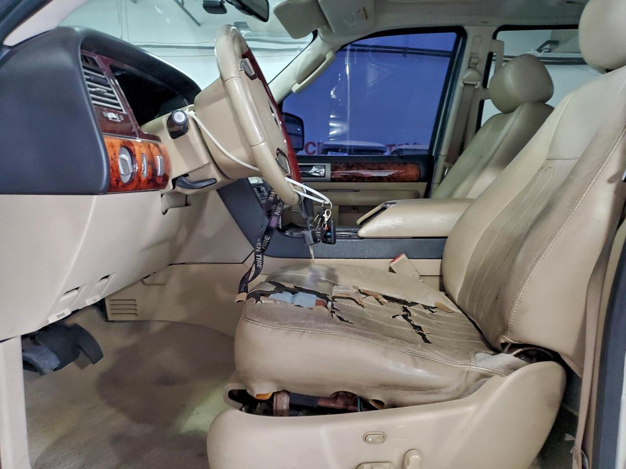 Lincoln Navigator Image 9